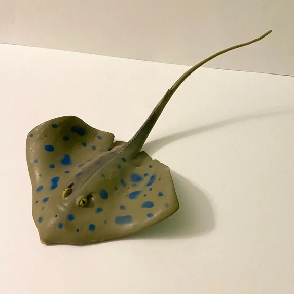 Vintage Rubber Sting Ray Manta Ray Figure  15 Inch Long Toy - Picture 1 of 11